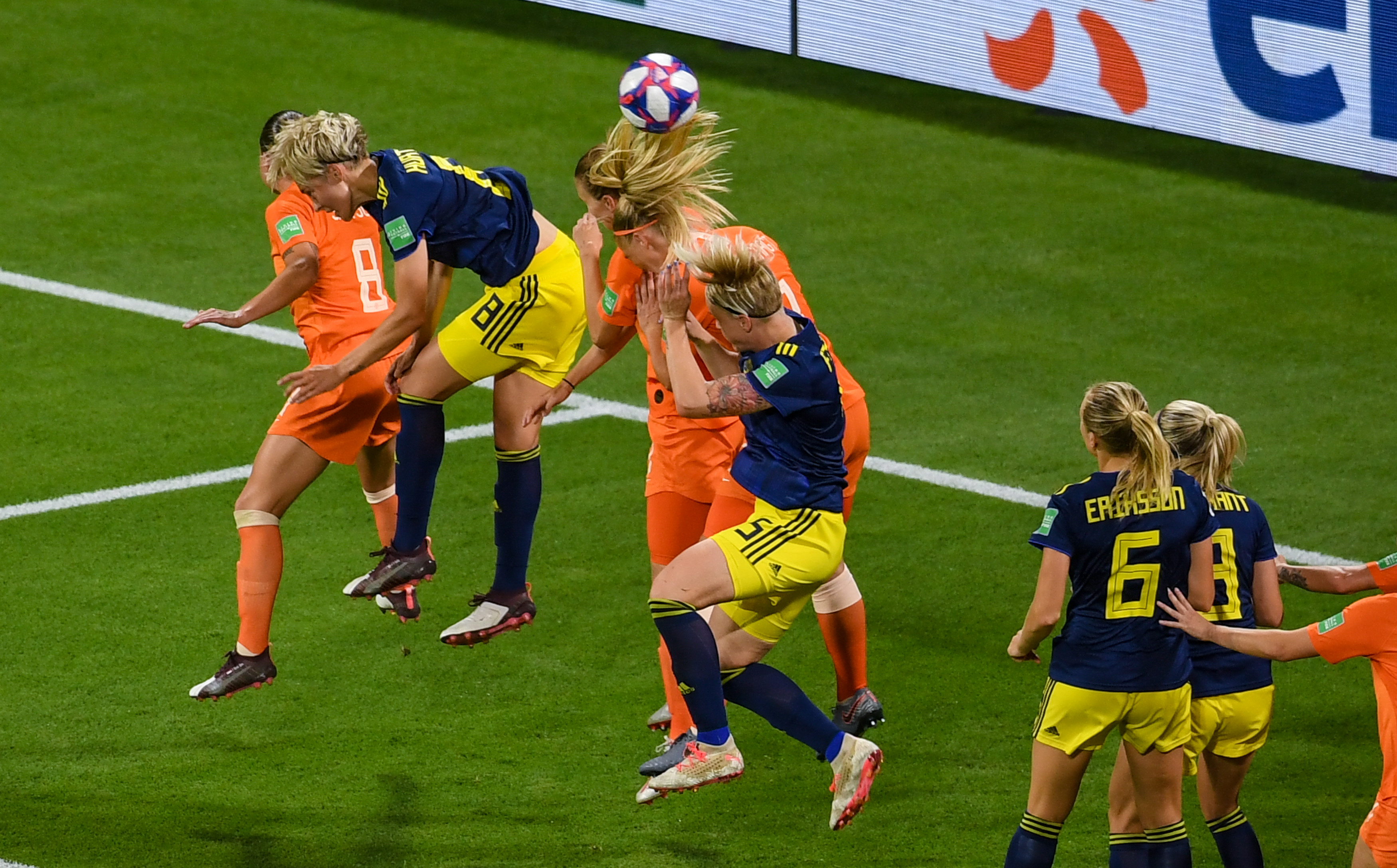 荷兰队在欧洲女足锦标赛中进入半决赛(荷兰队在欧洲女足锦标赛中进入半决赛了吗)