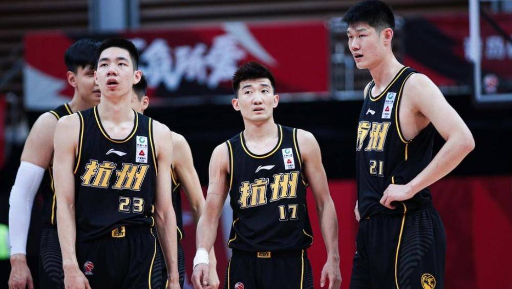 包含上海男篮攻防兼备，向前迈进一步的词条