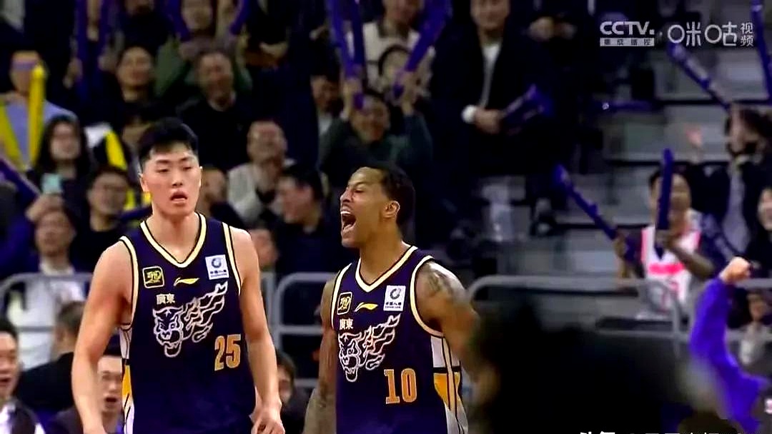 广东女篮取胜山西队，保持领先优势