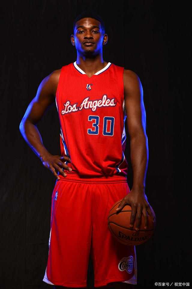 星空体育登录-新秀登场即破纪录，引领球队壮大