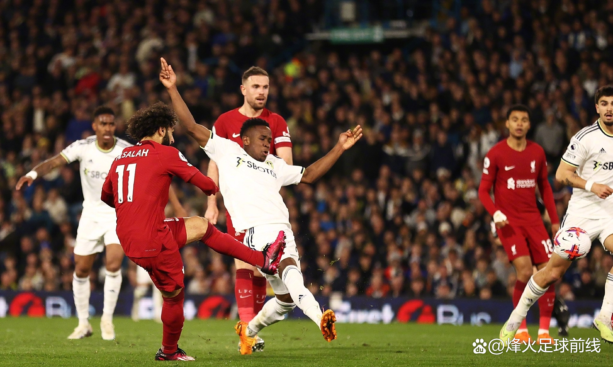 利兹联主场告捷，终结连败，球队新帅上任后首胜