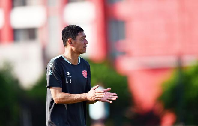 重庆队在客场比赛中表现出色,创造奇迹 重庆队在客场比赛中表现出色,创造奇迹