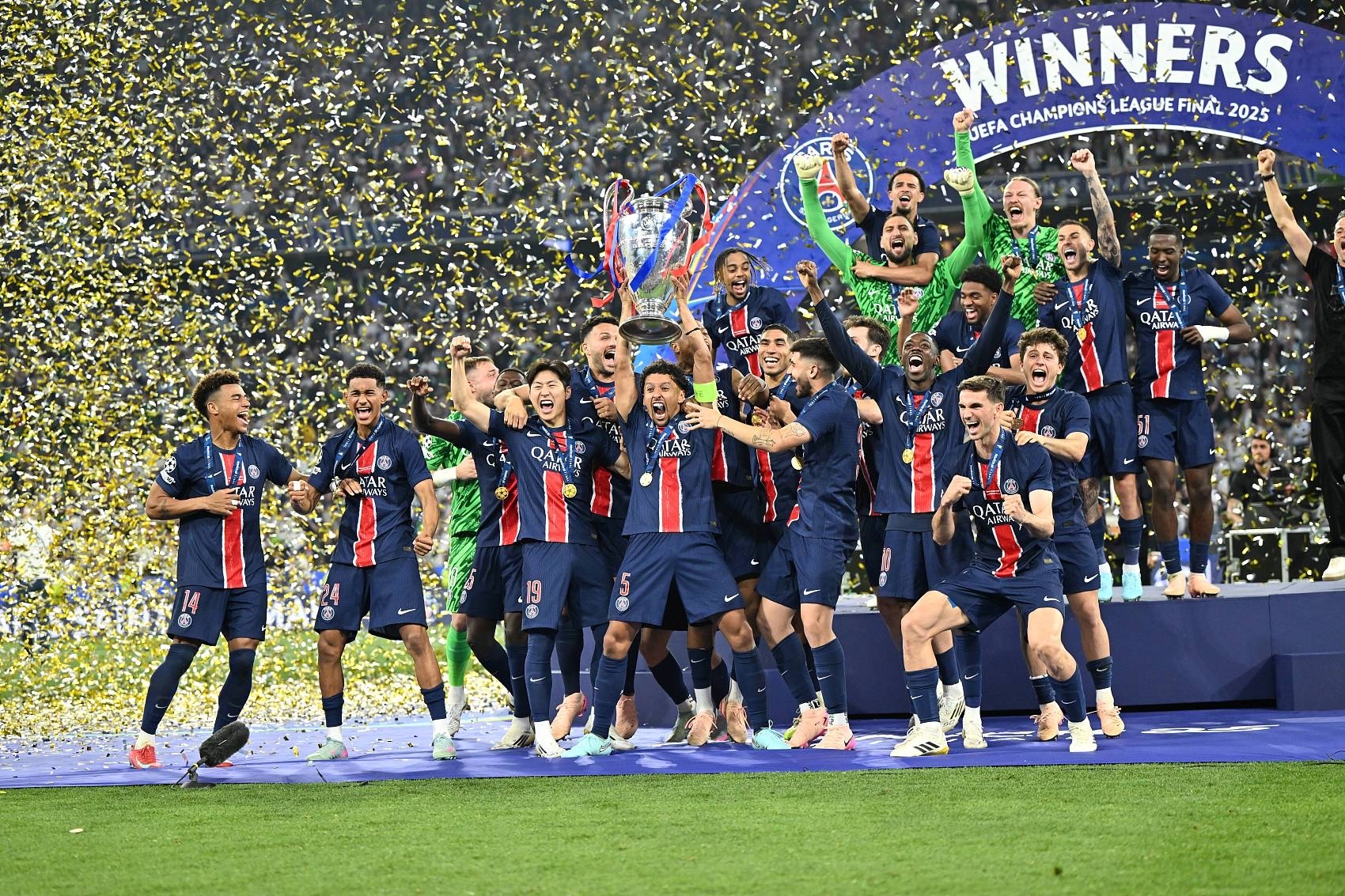 巴黎圣日耳曼击败对手，晋级欧冠半决赛