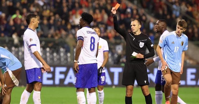 法国队双杀瑞典,实力稳居小组前列 法国队双杀瑞典,实力稳居小组前列