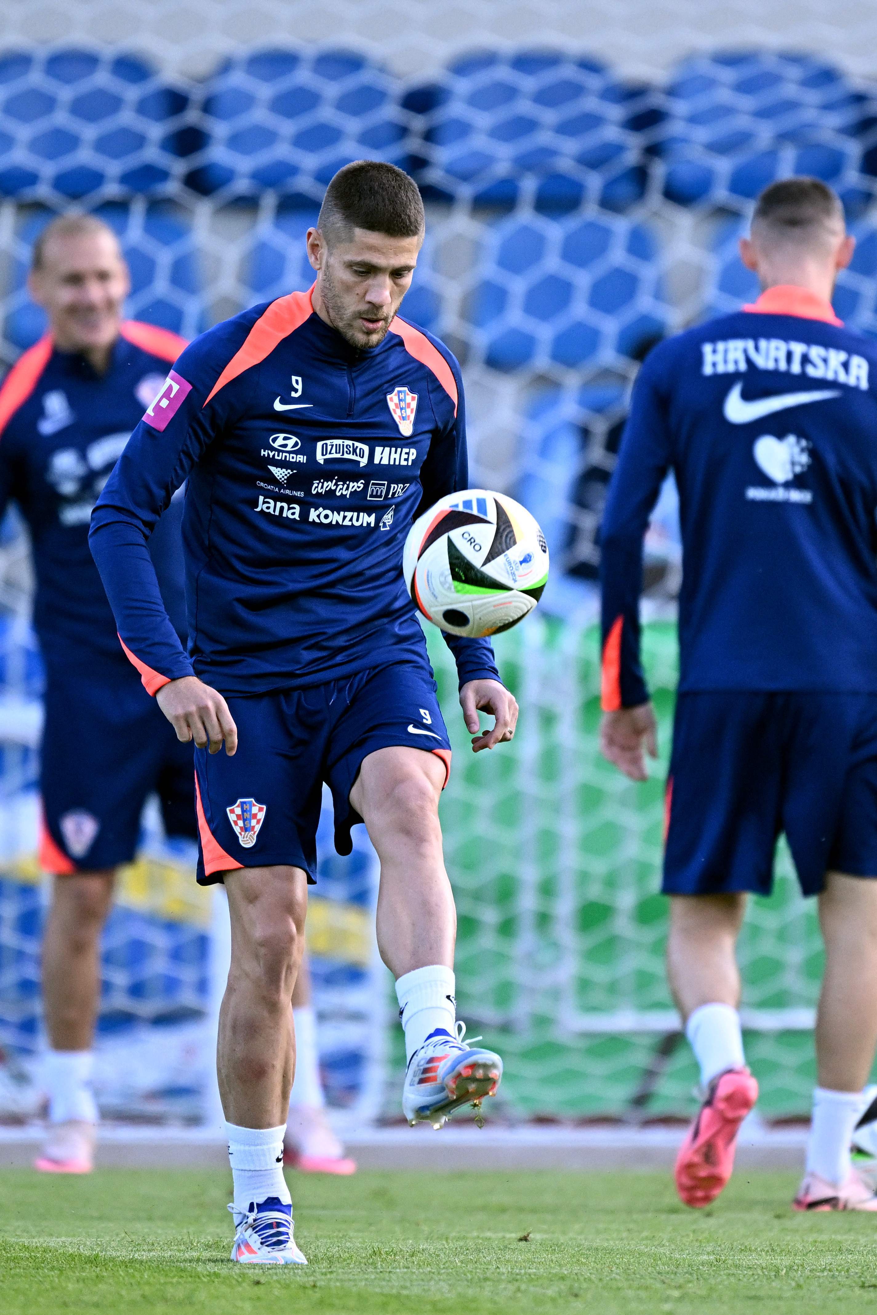 星空体育平台-克罗地亚球星受伤，导致球队实力受损