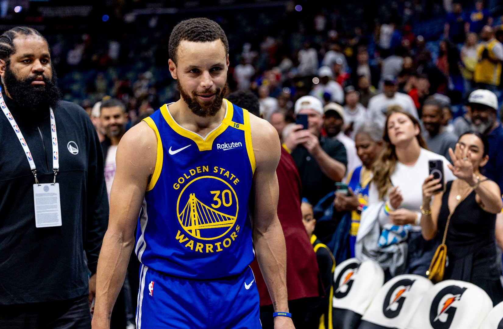 星空体育链接-勇士力克湖人，库里再现神奇三分