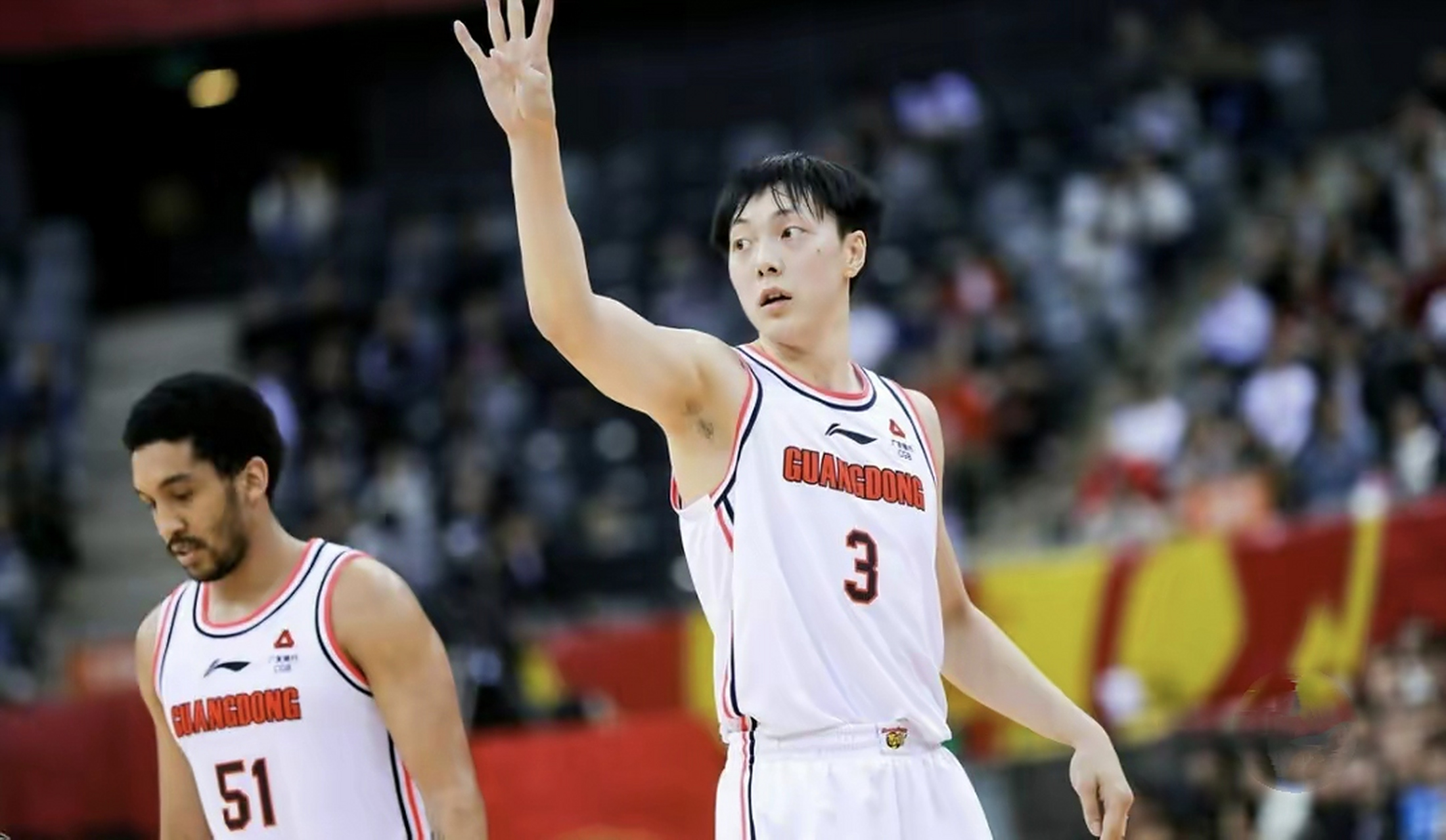 星空体育新闻-福建队在比赛中克服困难，获得胜利