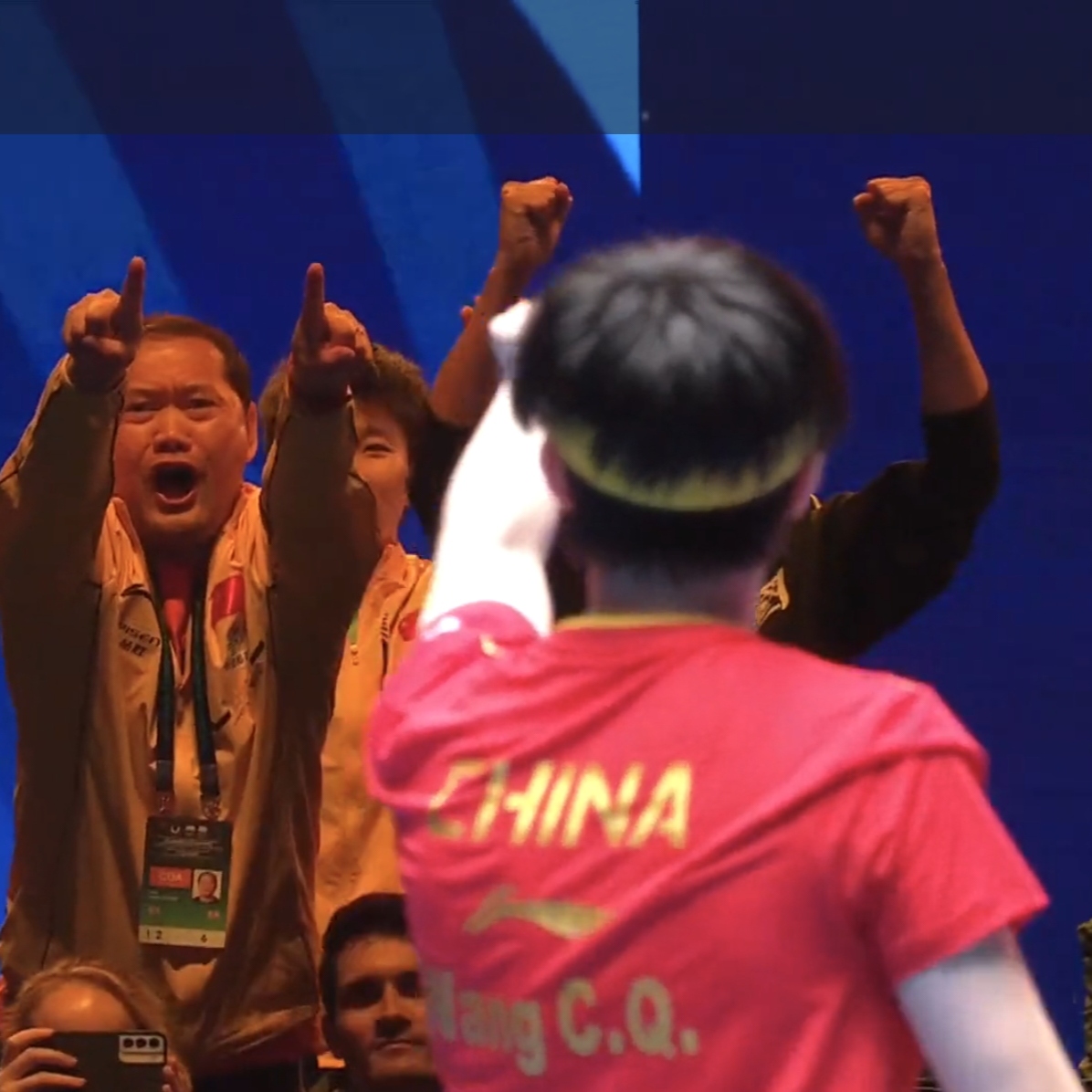 福建队在比赛中克服困难，获得胜利