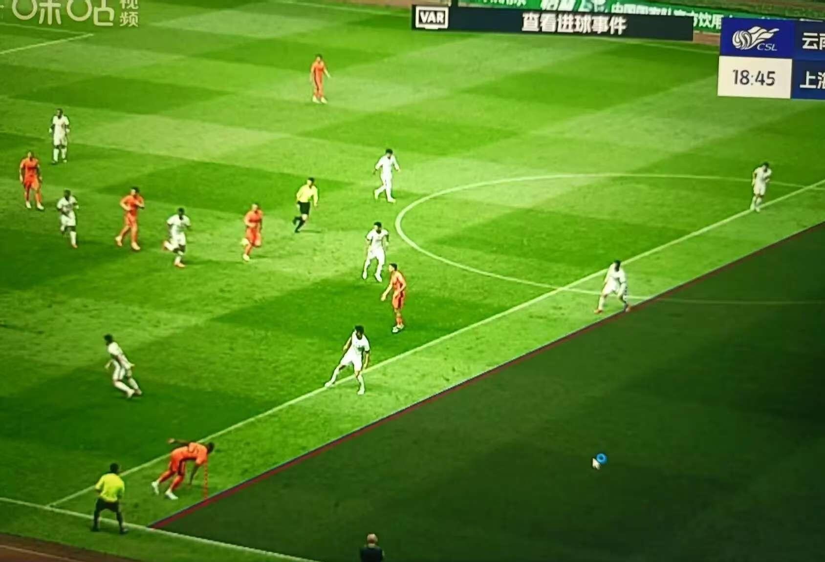 星空体育官网-重要比赛中球队表现全力出击，火爆场面