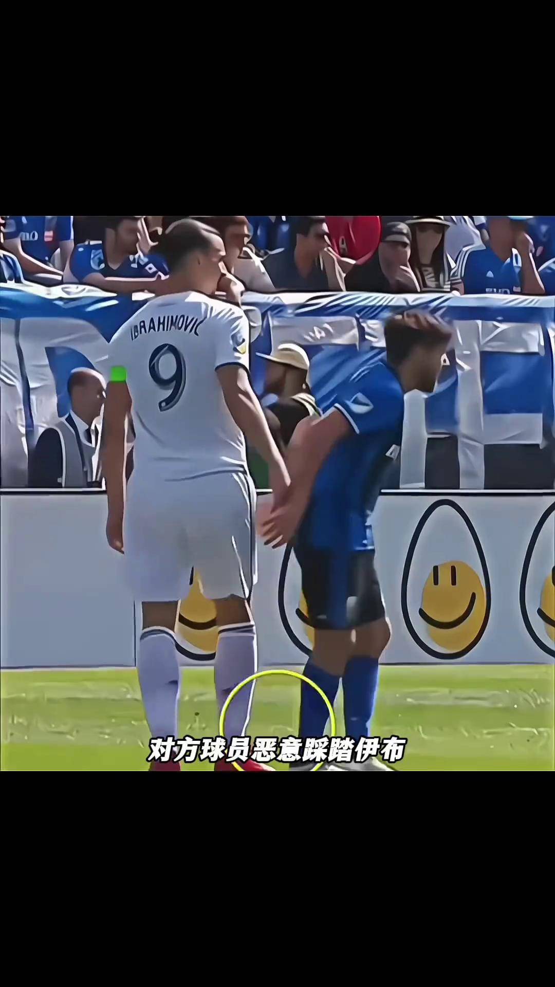 足球赛场上发生了激动人心的一幕 足球赛场上发生了激动人心的一幕