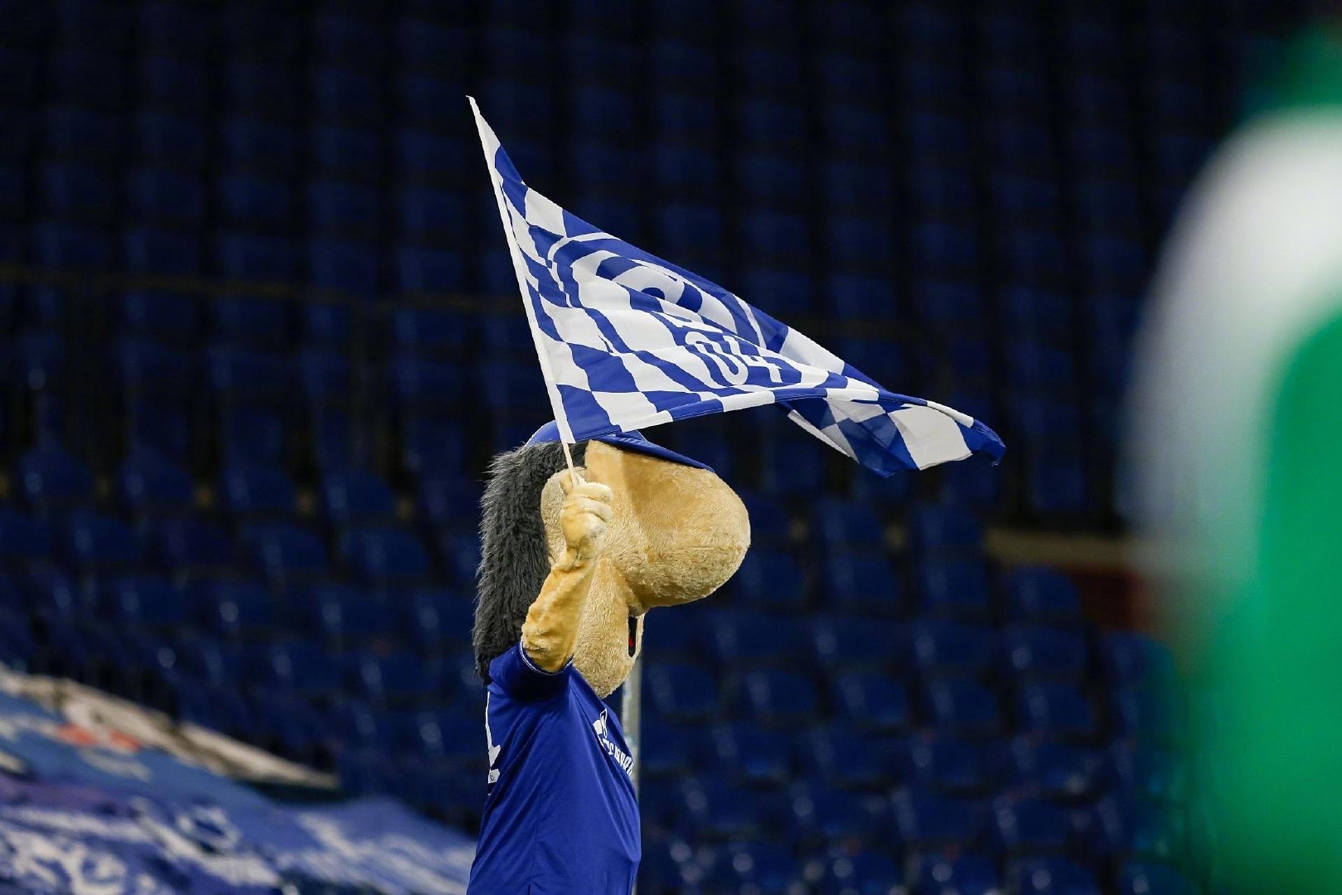 星空体育入口-沙尔克04实现反超，取得比赛胜利