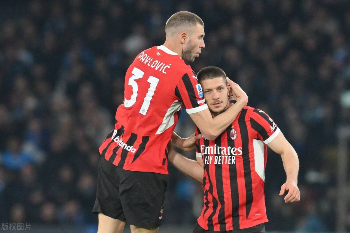 关于AC米兰引进巴萨新星，球迷欢呼新赛季冠军无敌的信息