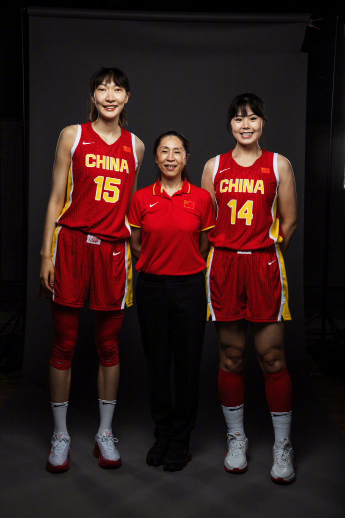 包含老妇人最近一场比赛的胜利引起了广泛关注的词条 包含老妇人最近一场比赛的胜利引起了广泛关注的词条