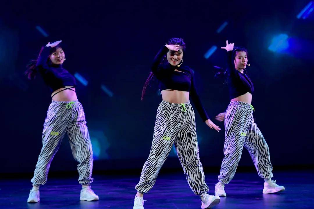 星空体育登录-北美青年足球联赛开幕式盛大举行，掀起热潮的简单介绍