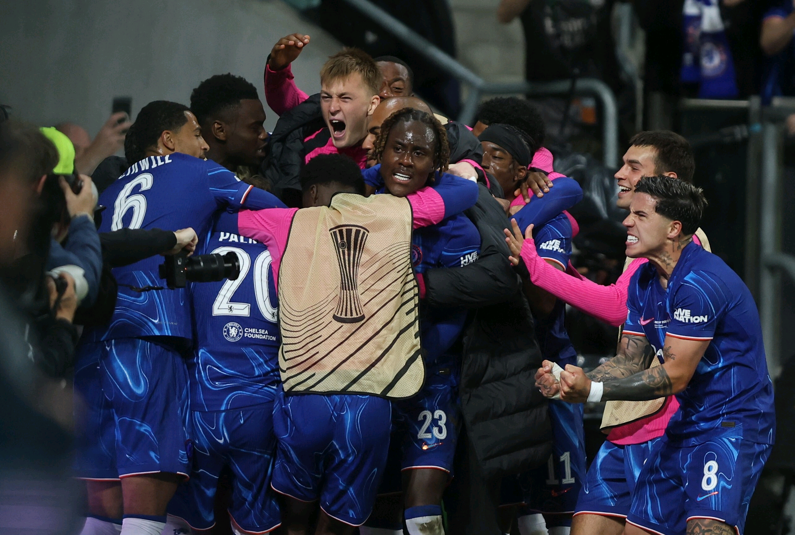 火爆局面!欧洲联赛中多支球队频频换位的简单介绍 火爆局面!欧洲联赛中多支球队频频换位的简单介绍