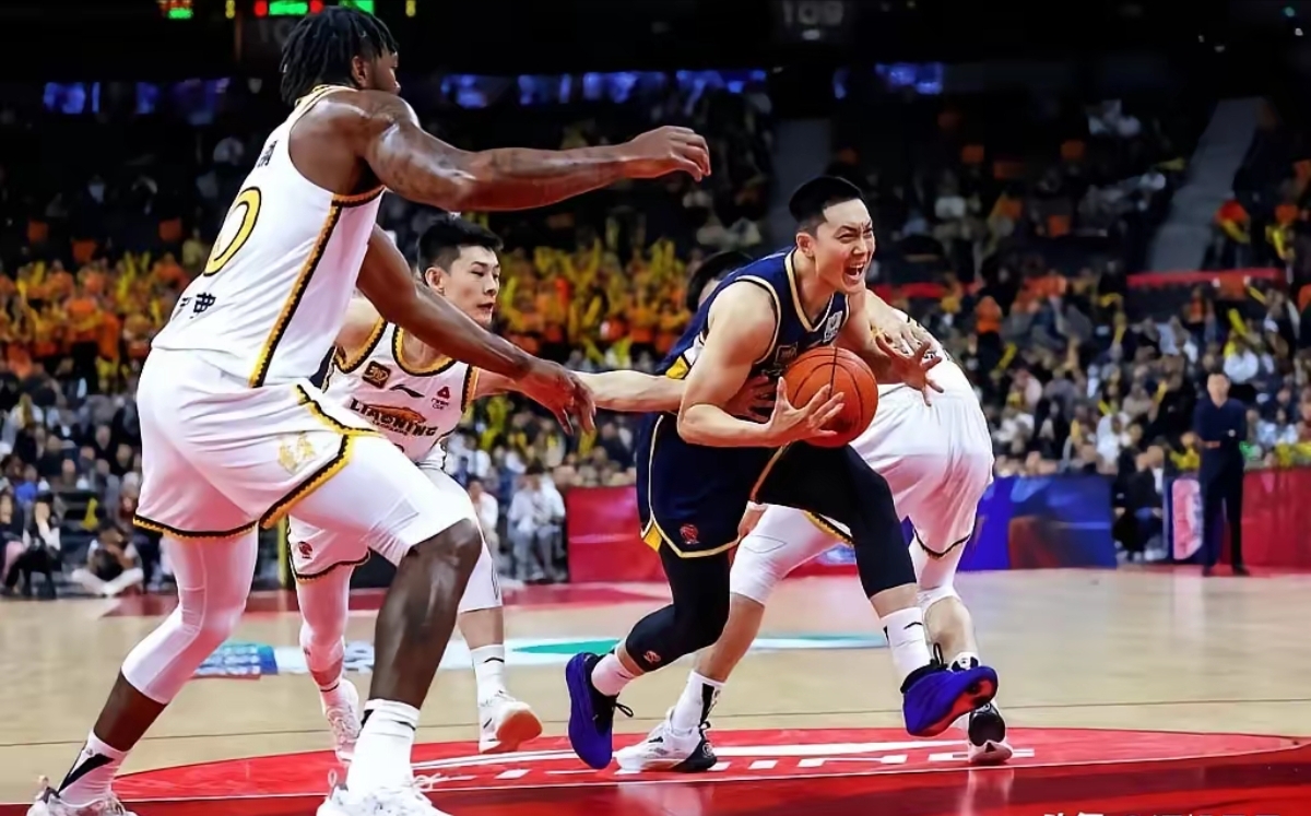 北京篮球队击败上海对手,力抢头名位置的简单介绍 北京篮球队击败上海对手,力抢头名位置的简单介绍