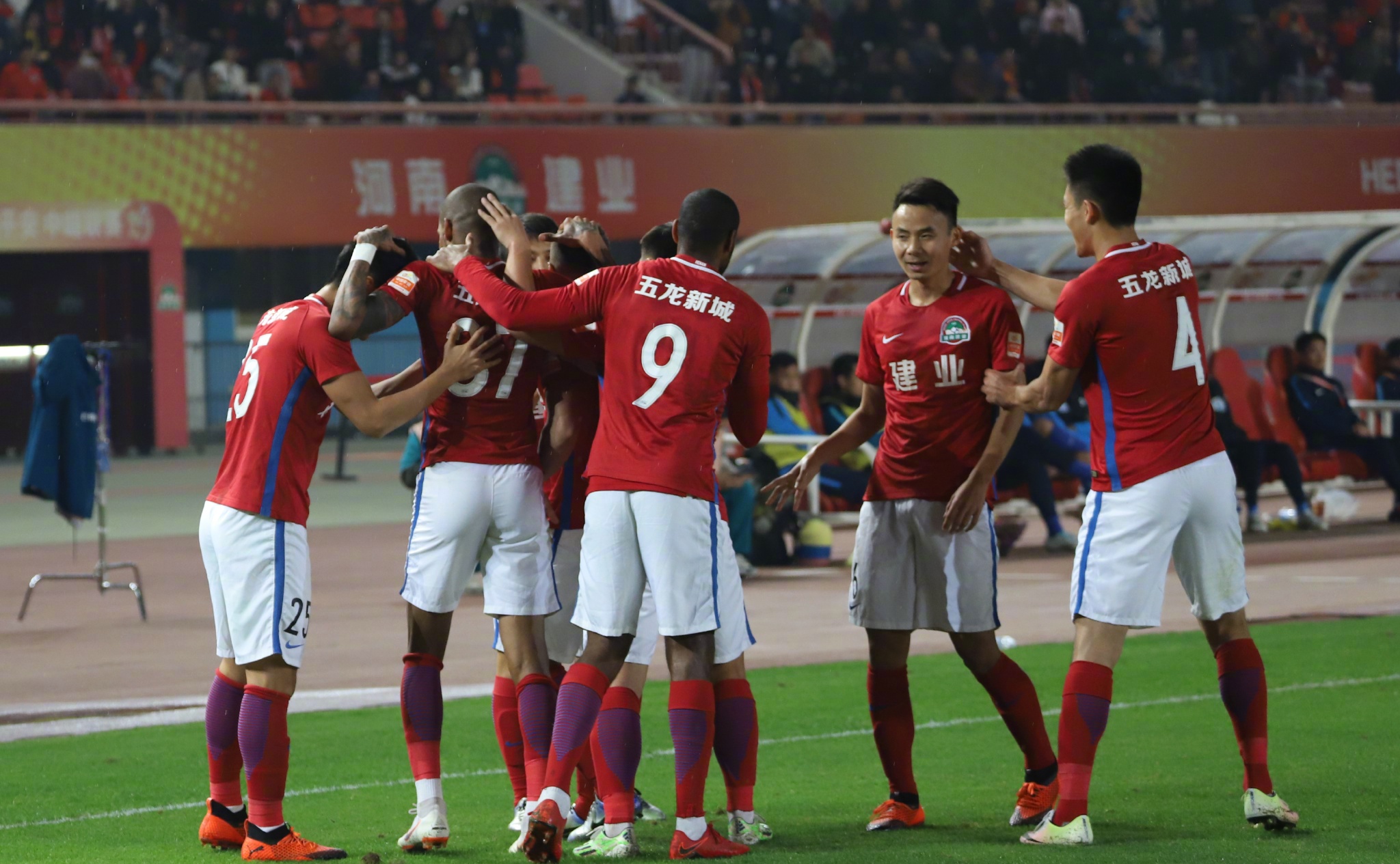 星空体育亚洲官网-包含华夏客场险胜建业，巩固保级希望的词条