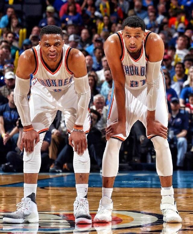 星空体育直播-联赛夺冠热门浮出水面，激烈角逐即将展开的简单介绍